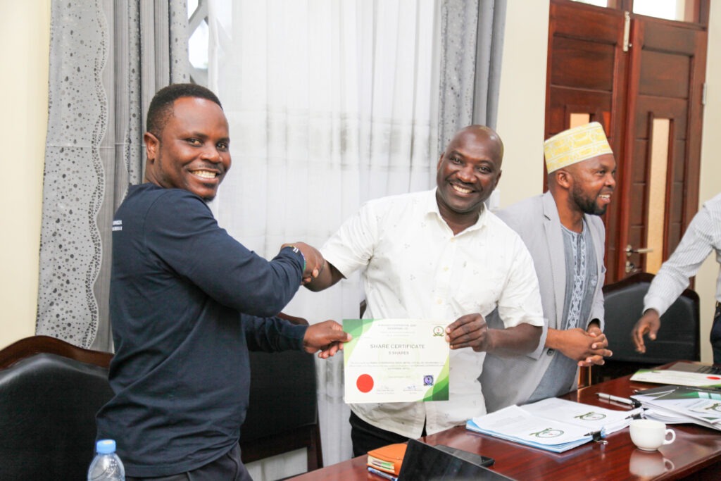 UTOAJI WA VYETI KWA VYAMA WANACHAMA WA KCJE LTD img 9035