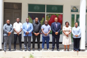 TRA YATOA ZAWADI KWA KCJE LTD KAMA SEHEMU YA KUIMARISHA USHIRIKIANO NA WALIPA KODI